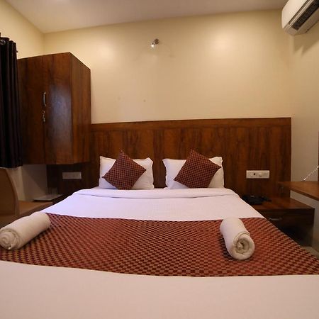 Oyo 8757 Prakash Inn Mumbai Exterior foto